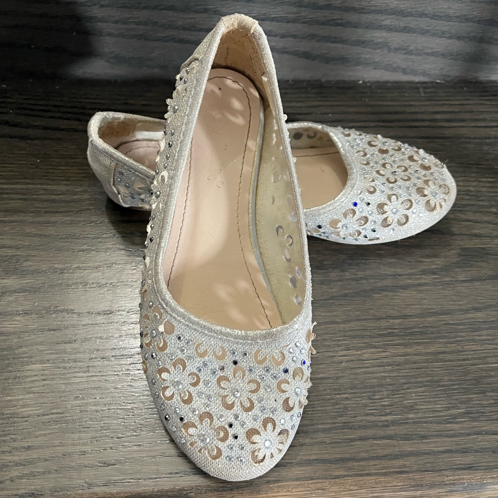 Girls Silver Shoes Sz 13 Vguc
